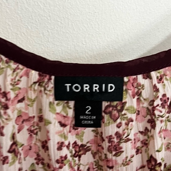 Torrid Crinkle Chiffon Flutter Sleeve Top - Picture 8 of 14